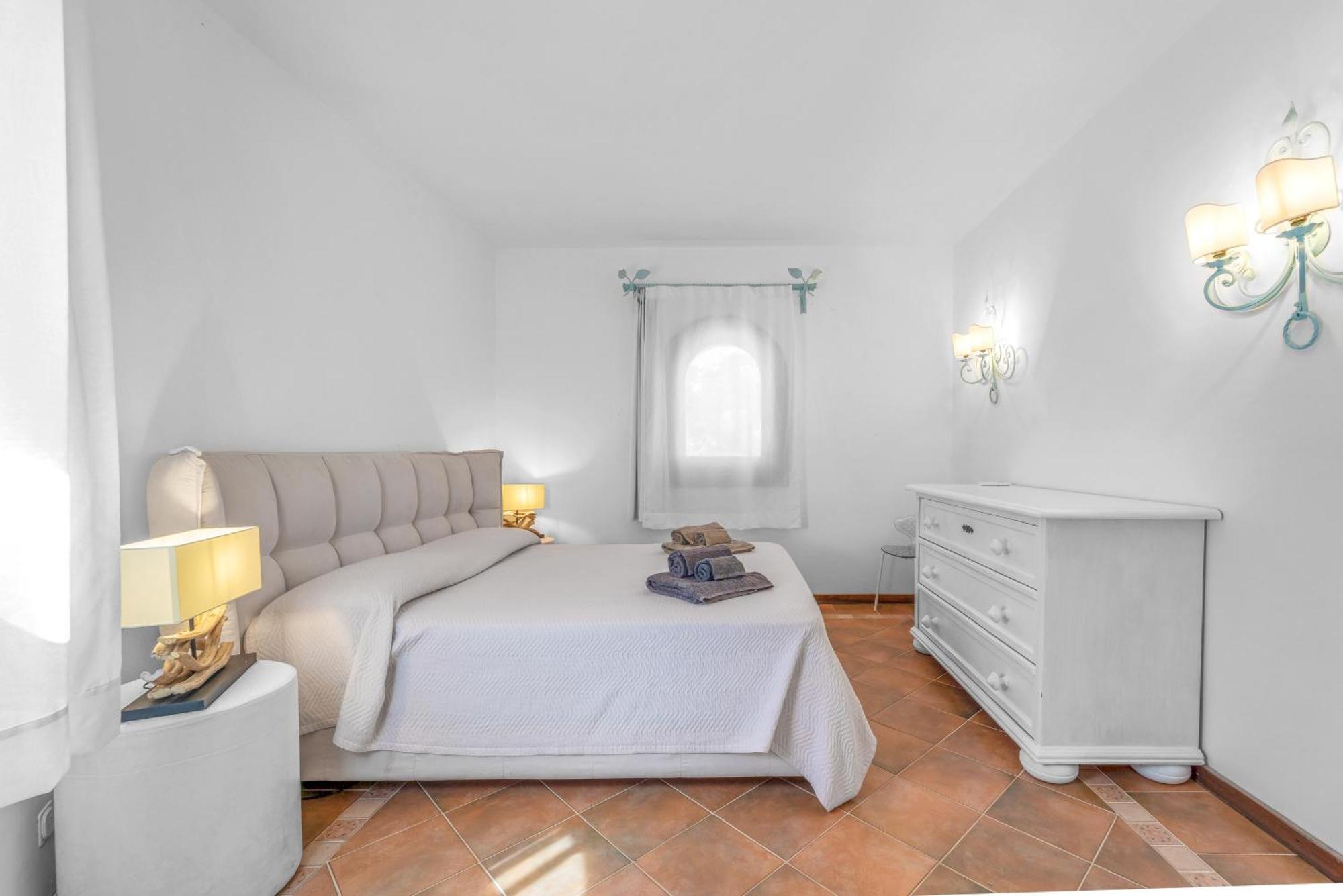 -Luxury- Torretta Con Piscina E Spiaggia A 300 Mt 리시아 디 바카 외부 사진